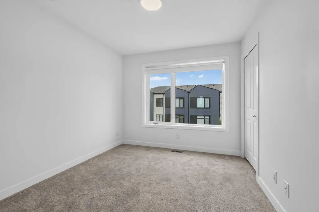 8554 19 Avenue SE Calgary AB T2A 7W8