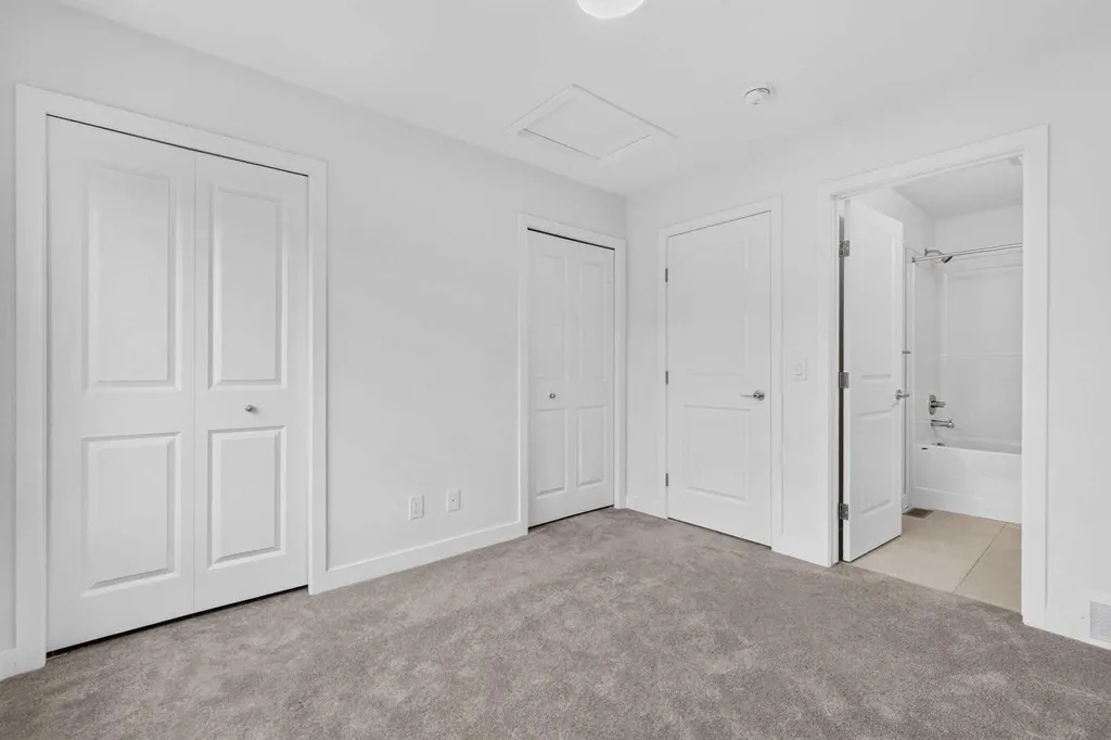 8554 19 Avenue SE Calgary AB T2A 7W8