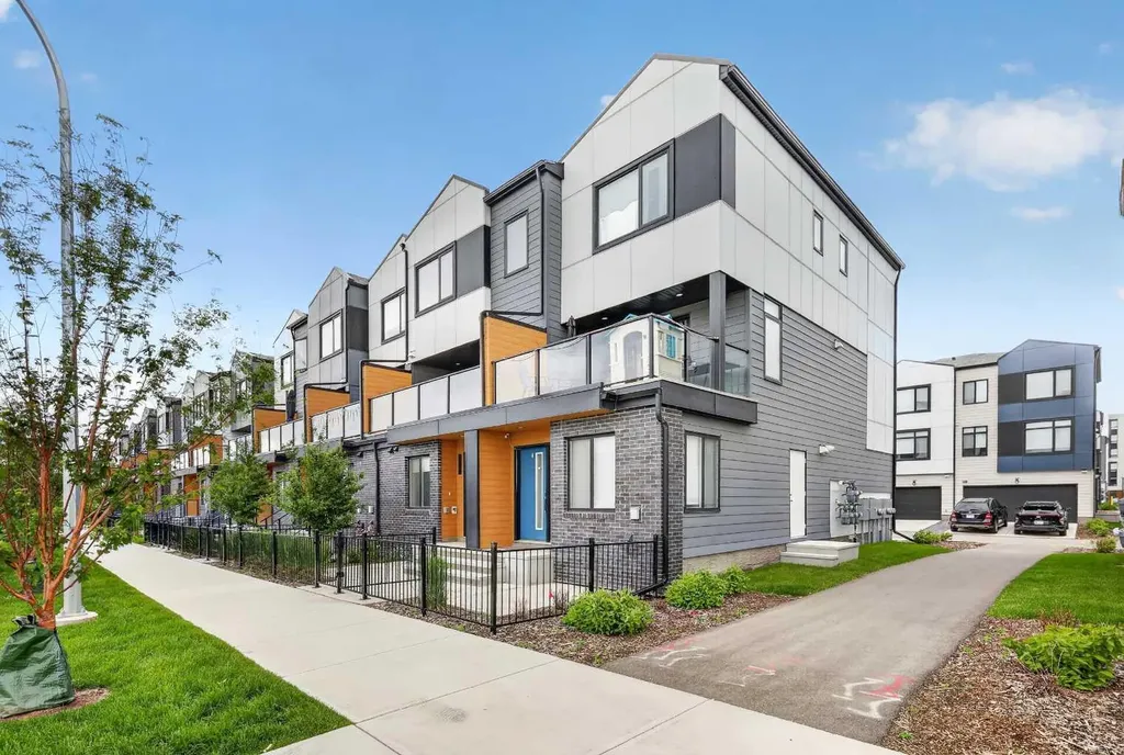 8554 19 Avenue SE Calgary AB T2A 7W8