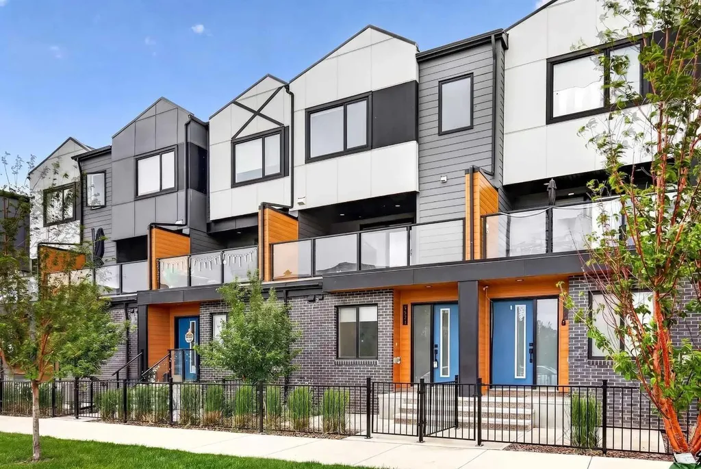 8554 19 Avenue SE Calgary AB T2A 7W8