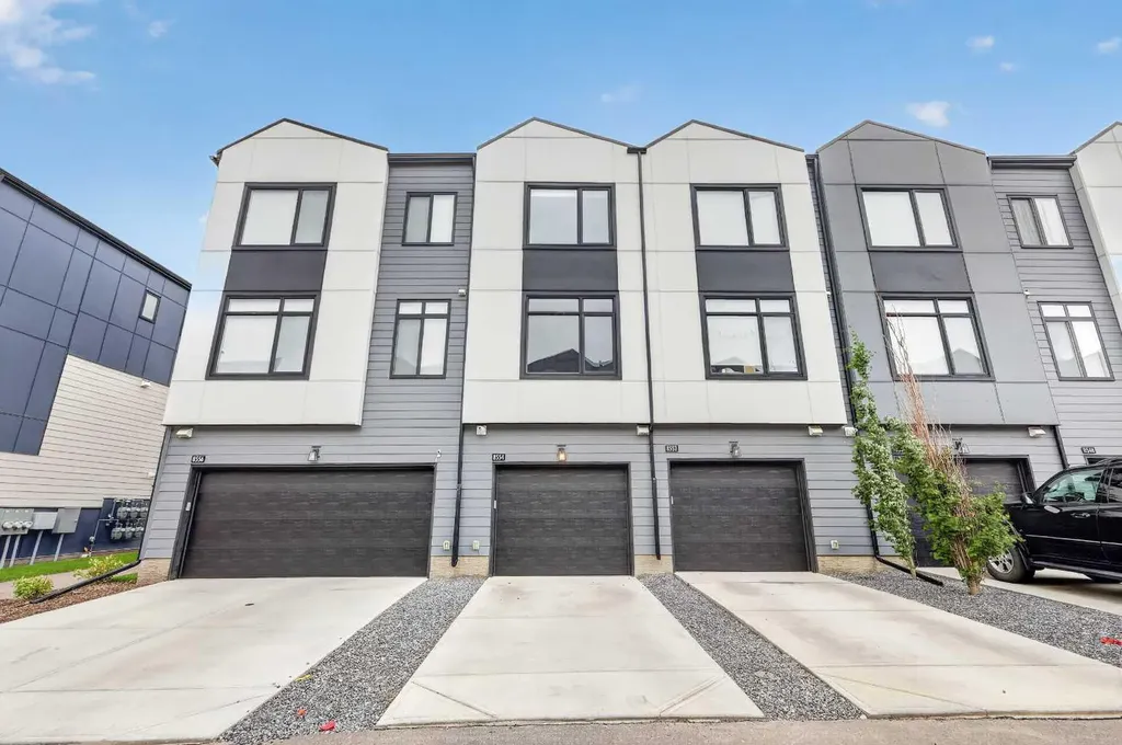 8554 19 Avenue SE Calgary AB T2A 7W8