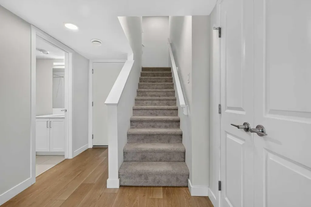 8554 19 Avenue SE Calgary AB T2A 7W8