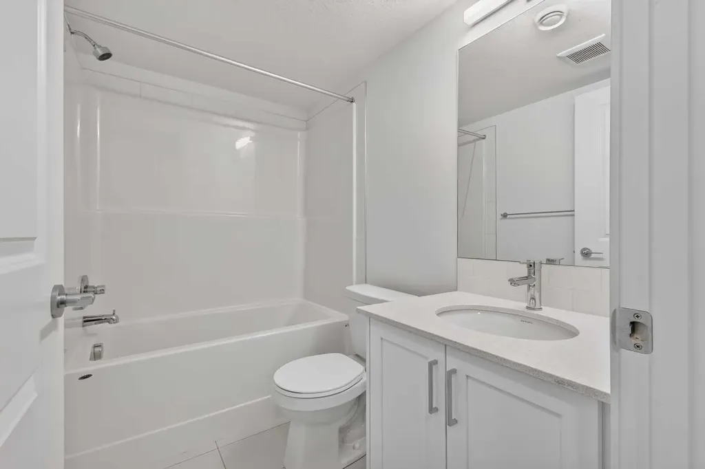 8554 19 Avenue SE Calgary AB T2A 7W8