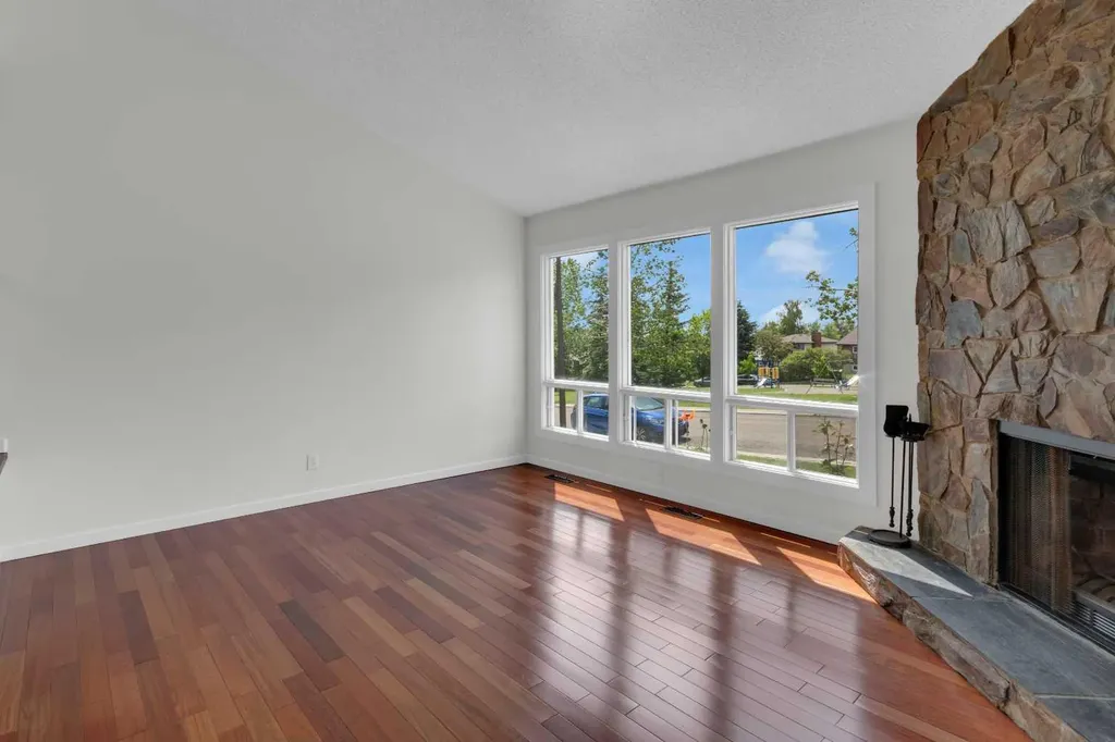 26 Edgewood Drive NW Calgary AB T3A 2T4