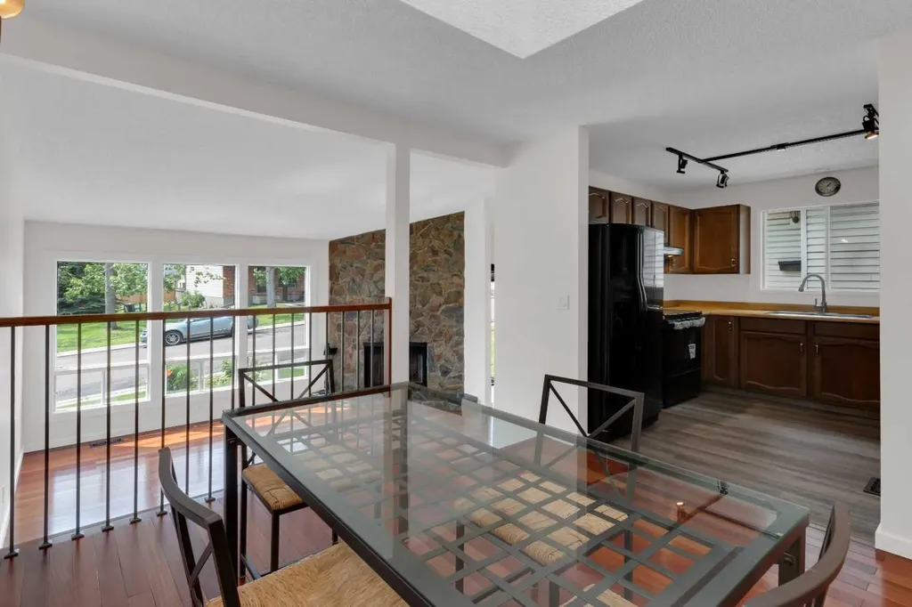 26 Edgewood Drive NW Calgary AB T3A 2T4