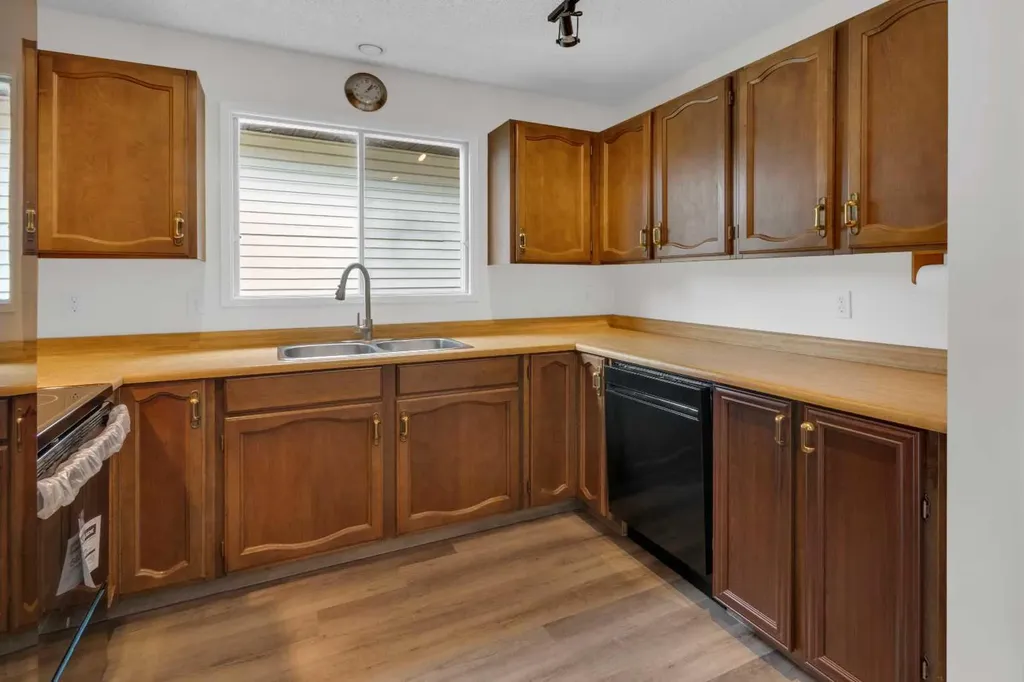 26 Edgewood Drive NW Calgary AB T3A 2T4