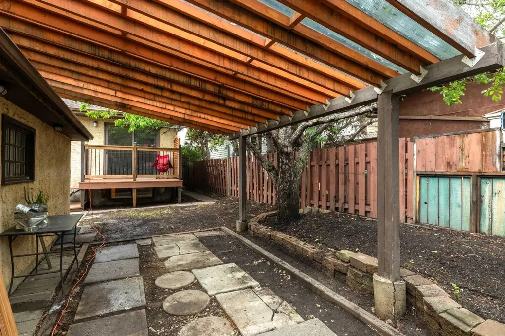 26 Edgewood Drive NW Calgary AB T3A 2T4