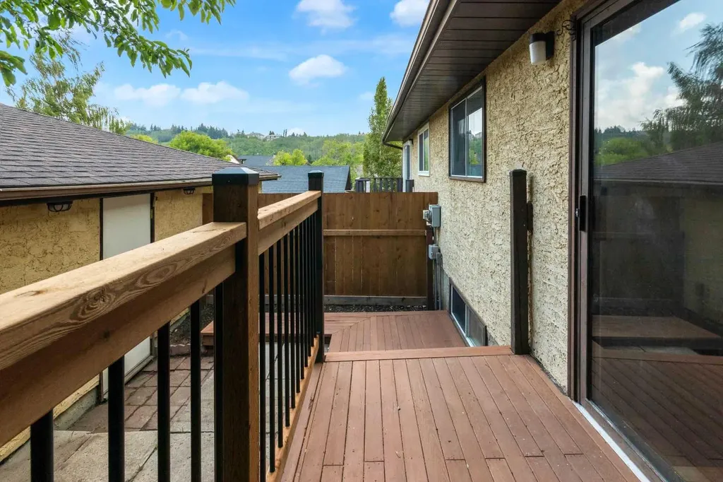 26 Edgewood Drive NW Calgary AB T3A 2T4