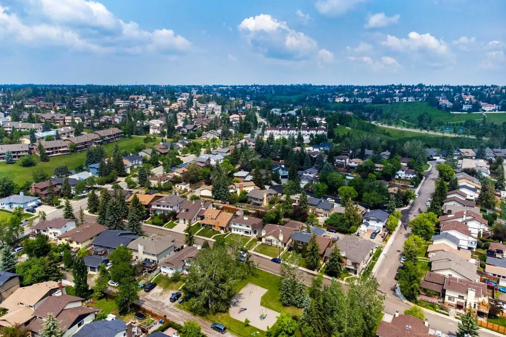26 Edgewood Drive NW Calgary AB T3A 2T4