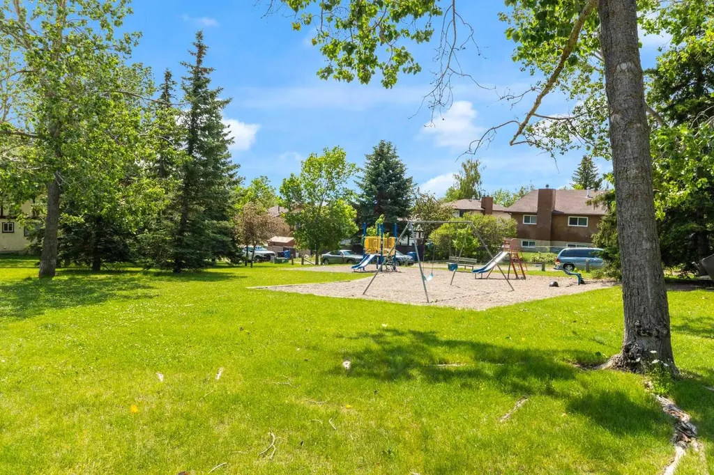 26 Edgewood Drive NW Calgary AB T3A 2T4