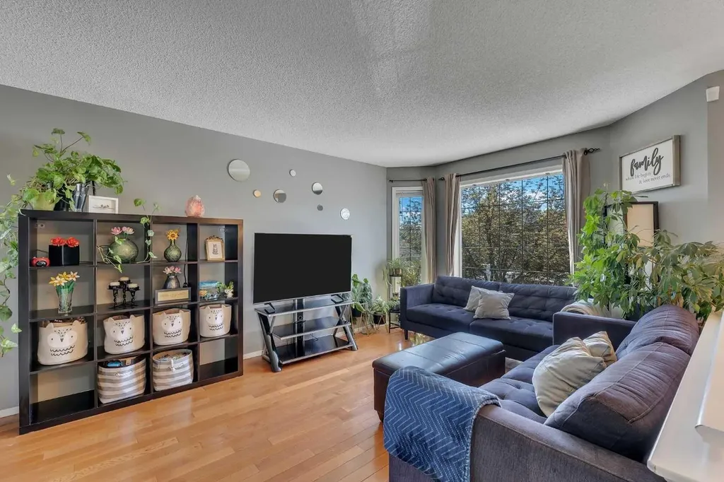 231 Silver Springs Way NW Airdrie AB T4B 2Y3