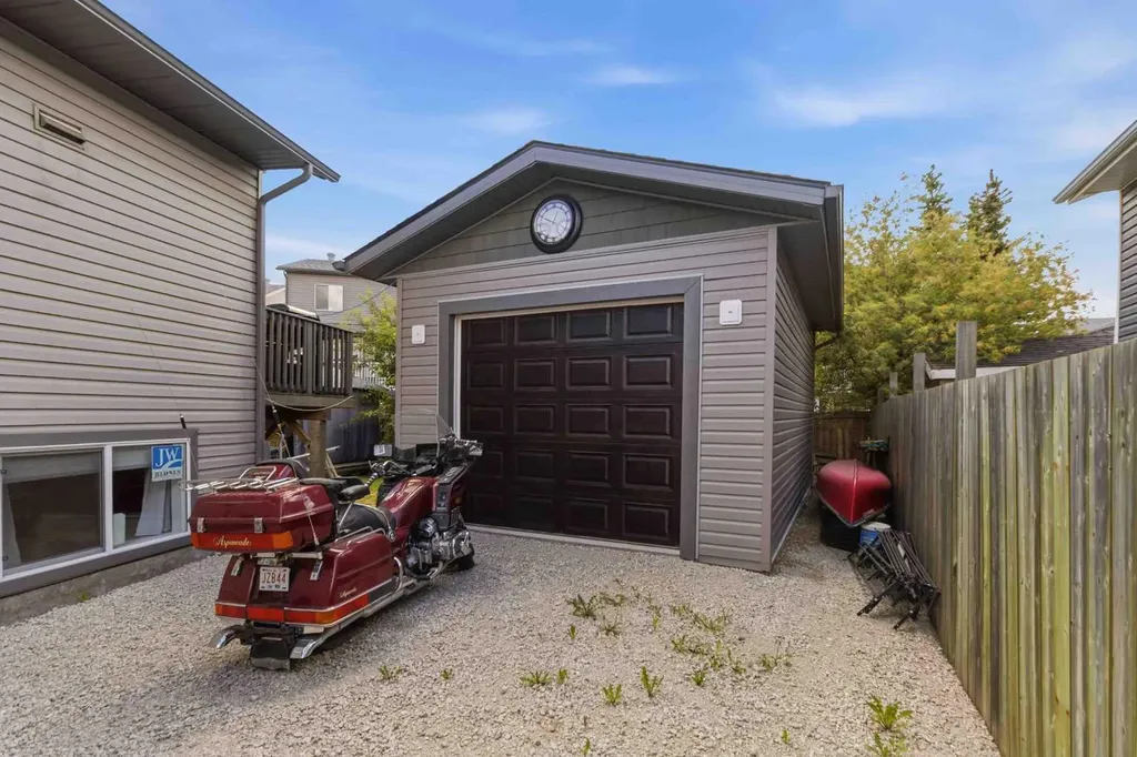 235 Atkinson Lane Fort Mcmurray AB T9J 1E8
