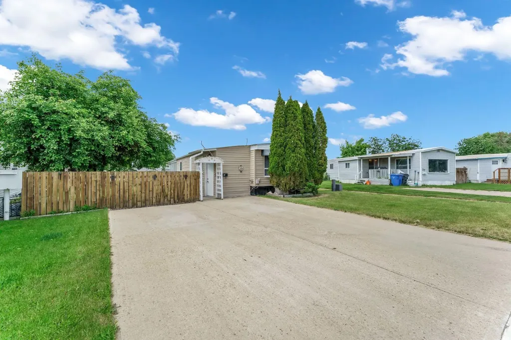 2460 Southview Drive SE Medicine Hat AB T1B 1C8