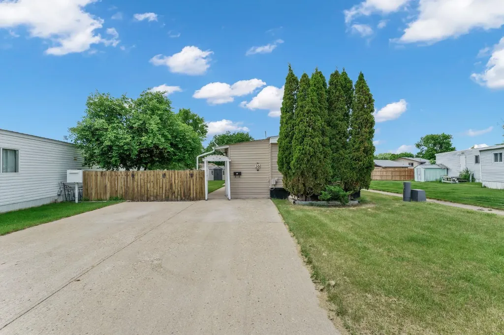 2460 Southview Drive SE Medicine Hat AB T1B 1C8