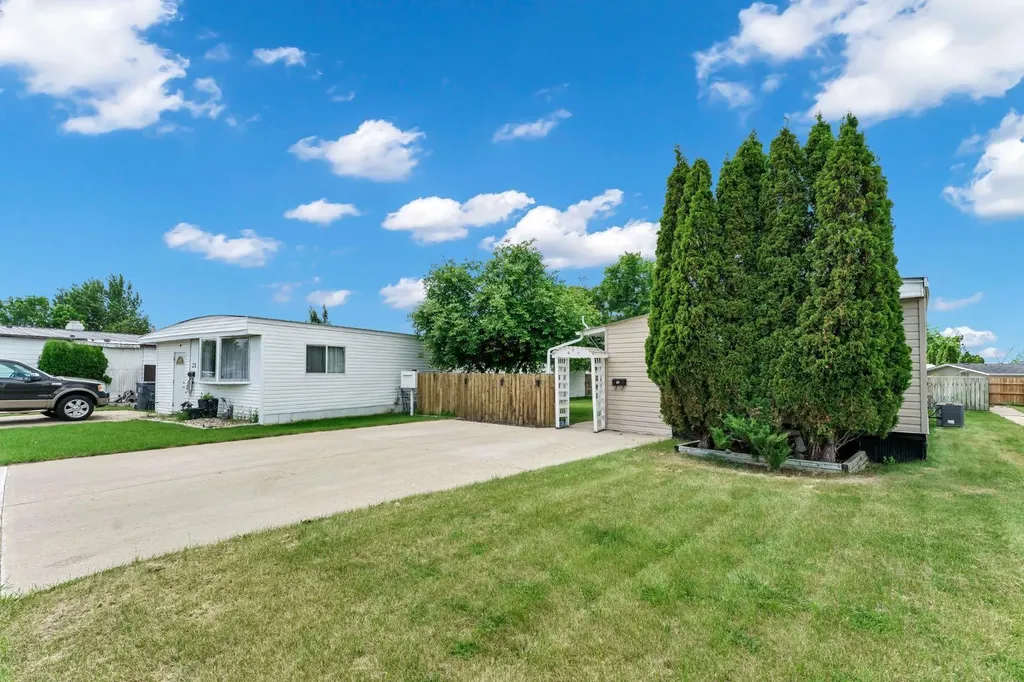 2460 Southview Drive SE Medicine Hat AB T1B 1C8