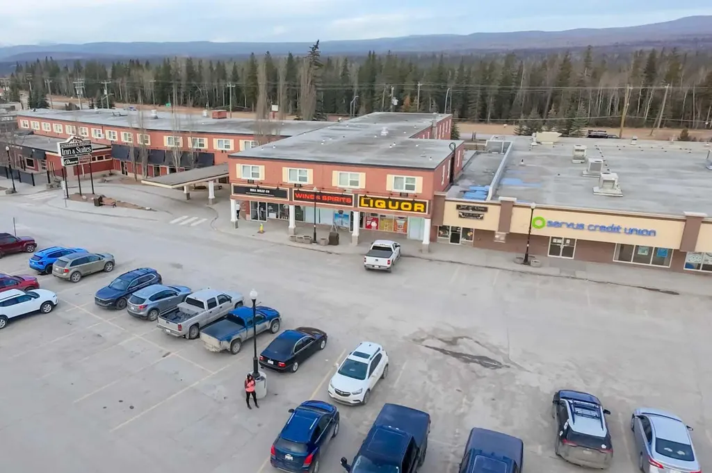 112 Athabasca Avenue Hinton AB T7V2A5