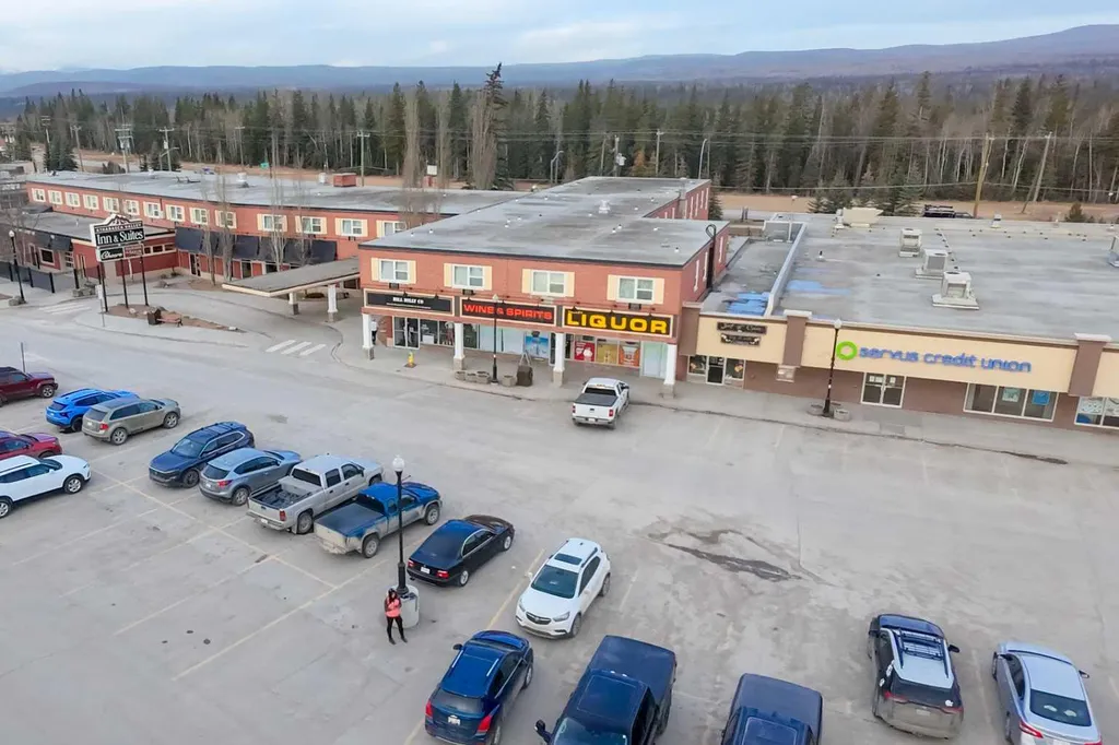 112 Athabasca Avenue Hinton AB T7V2A5