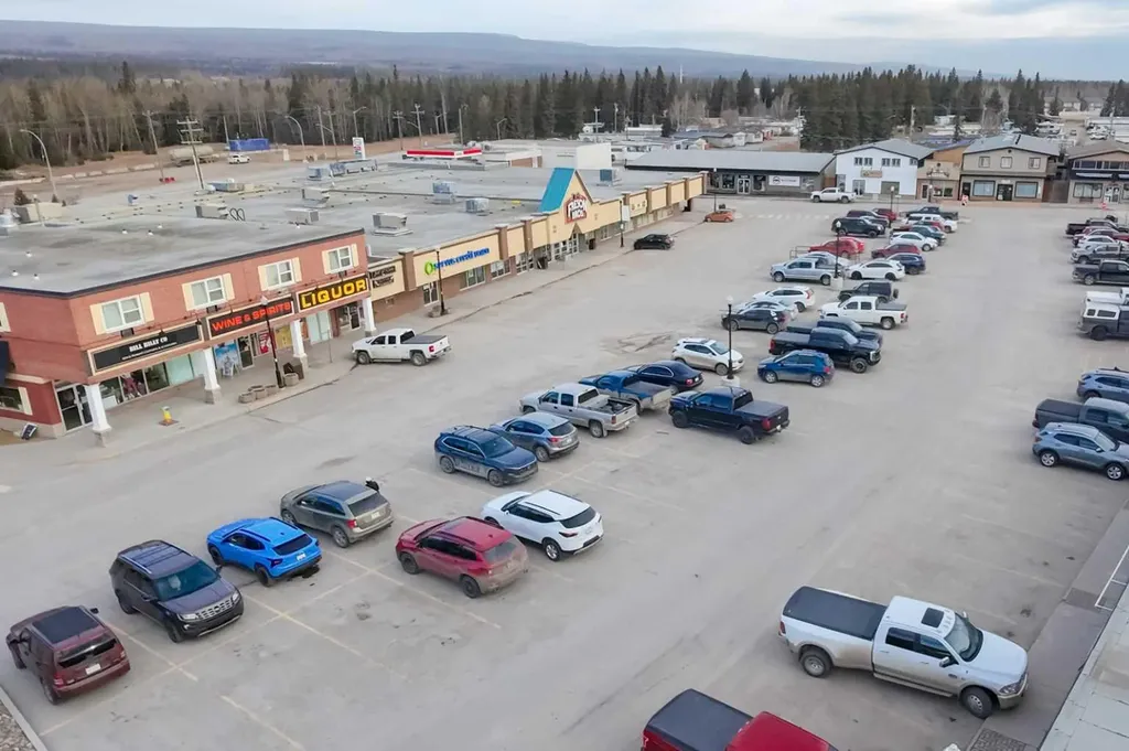112 Athabasca Avenue Hinton AB T7V2A5