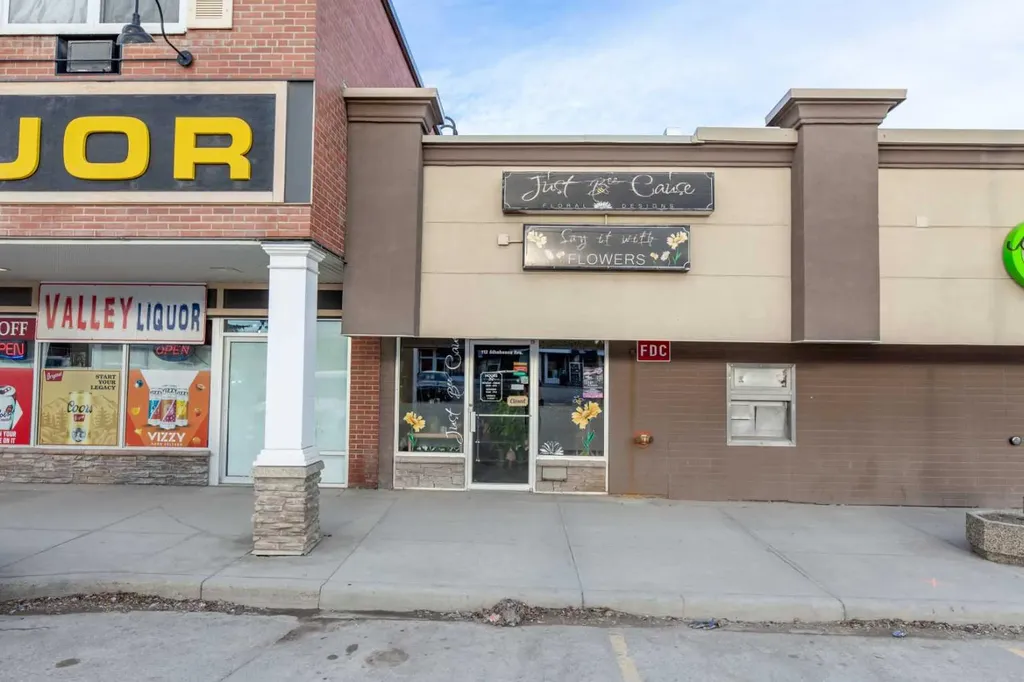 112 Athabasca Avenue Hinton AB T7V2A5