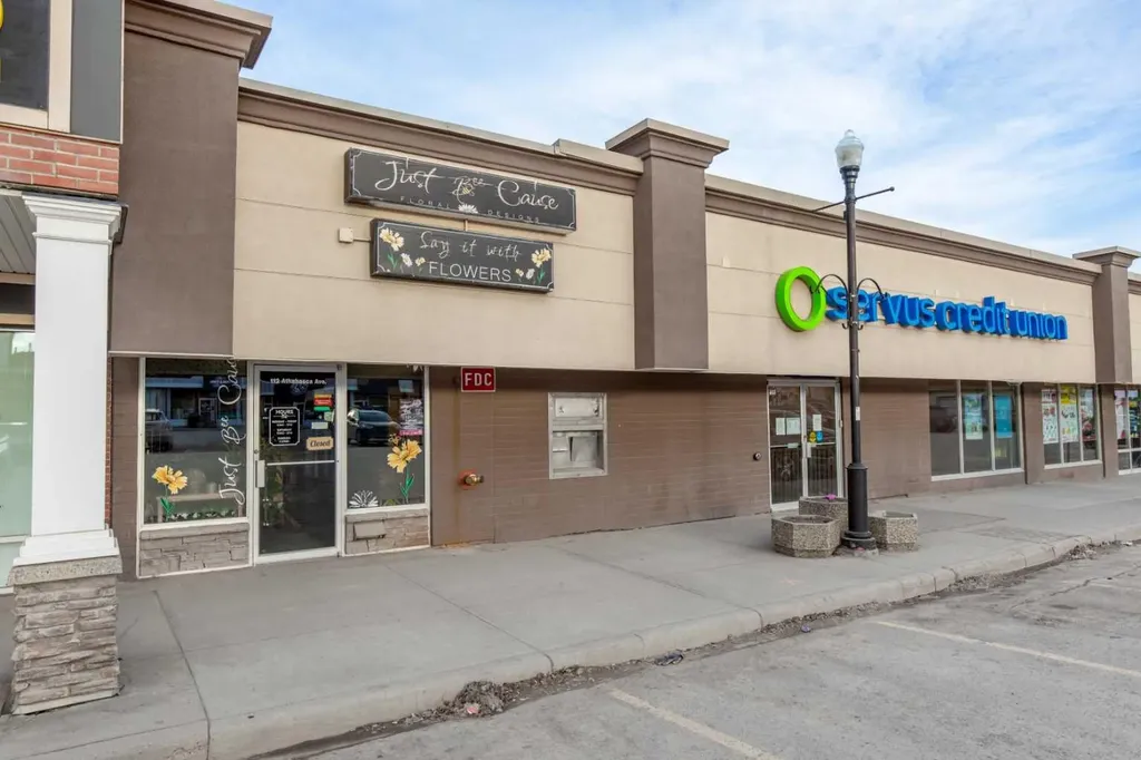 112 Athabasca Avenue Hinton AB T7V2A5