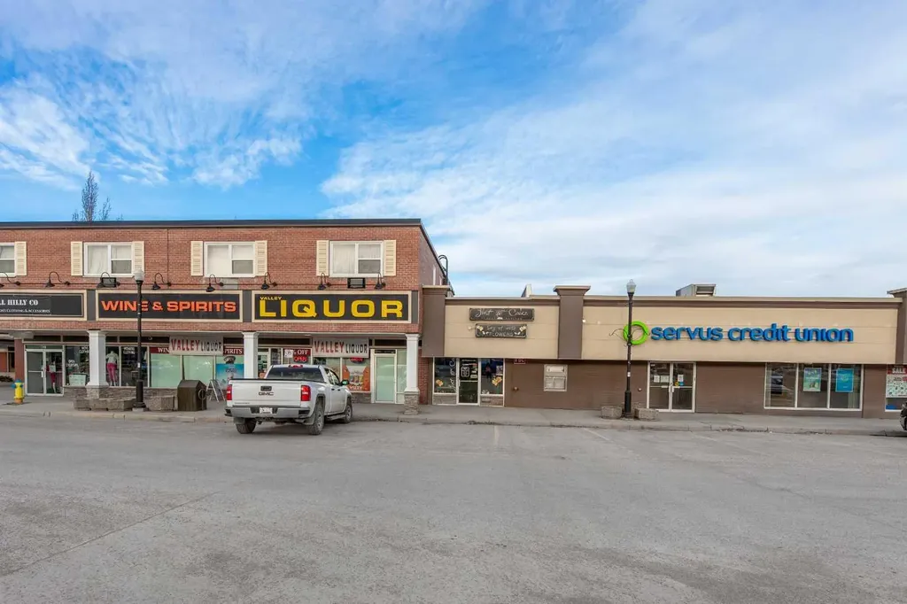 112 Athabasca Avenue Hinton AB T7V2A5