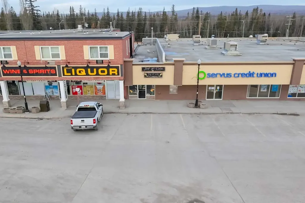 112 Athabasca Avenue Hinton AB T7V2A5