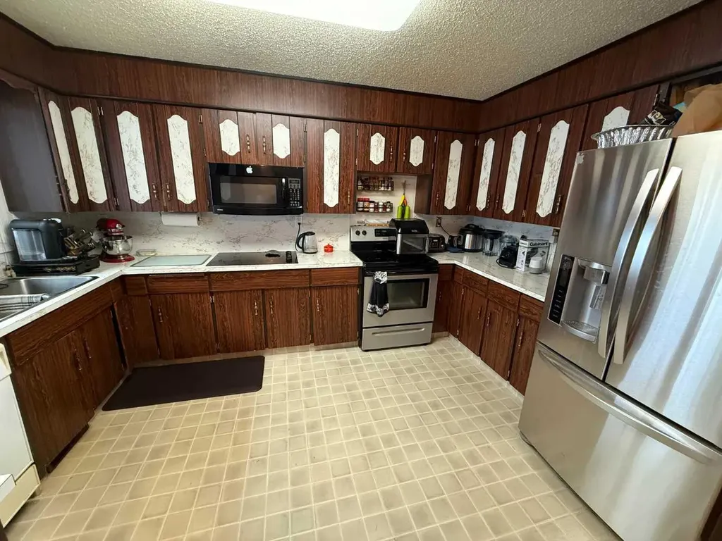 481 Mountain Street Hinton AB T7V 1J9