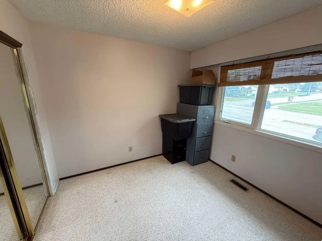 481 Mountain Street Hinton AB T7V 1J9