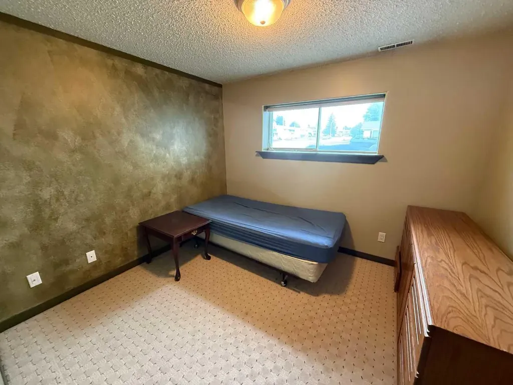 481 Mountain Street Hinton AB T7V 1J9