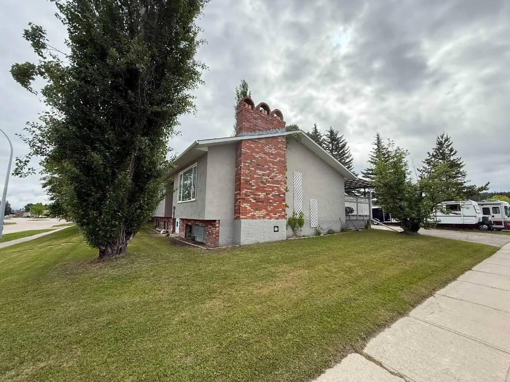 481 Mountain Street Hinton AB T7V 1J9
