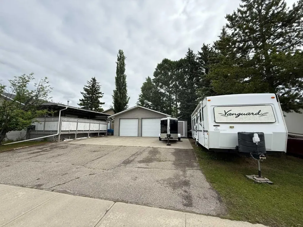 481 Mountain Street Hinton AB T7V 1J9