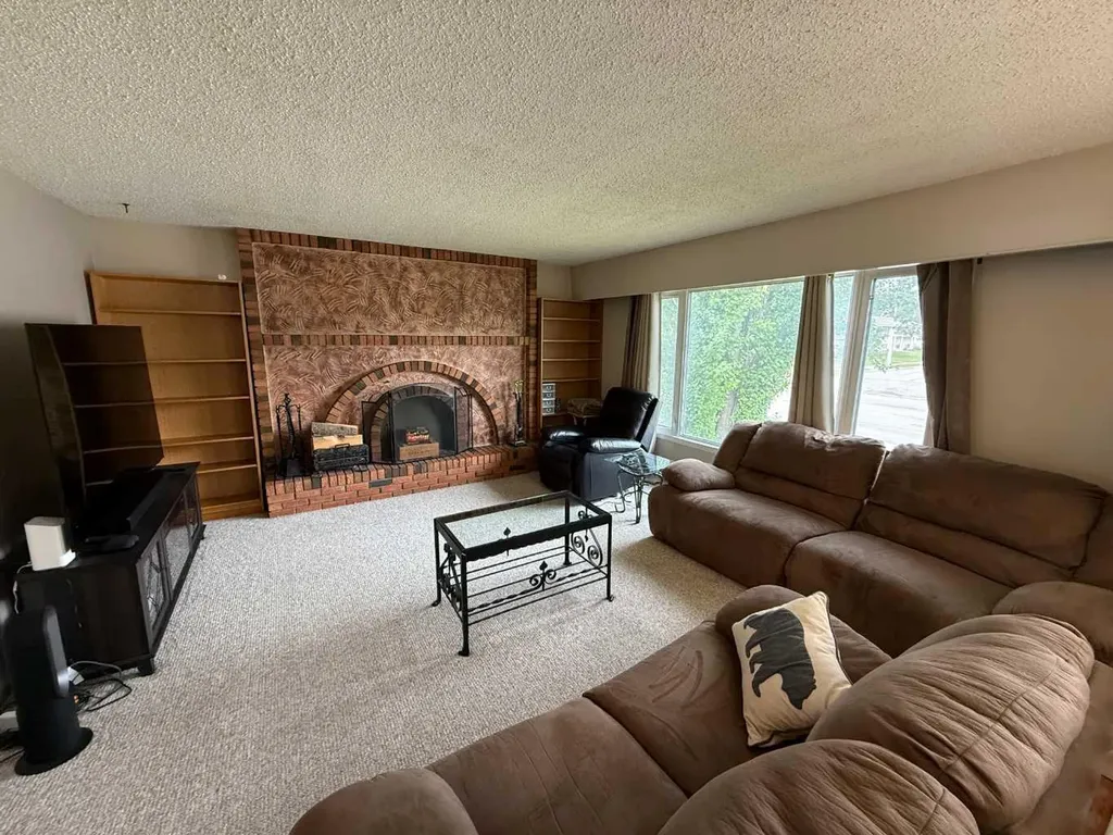 481 Mountain Street Hinton AB T7V 1J9