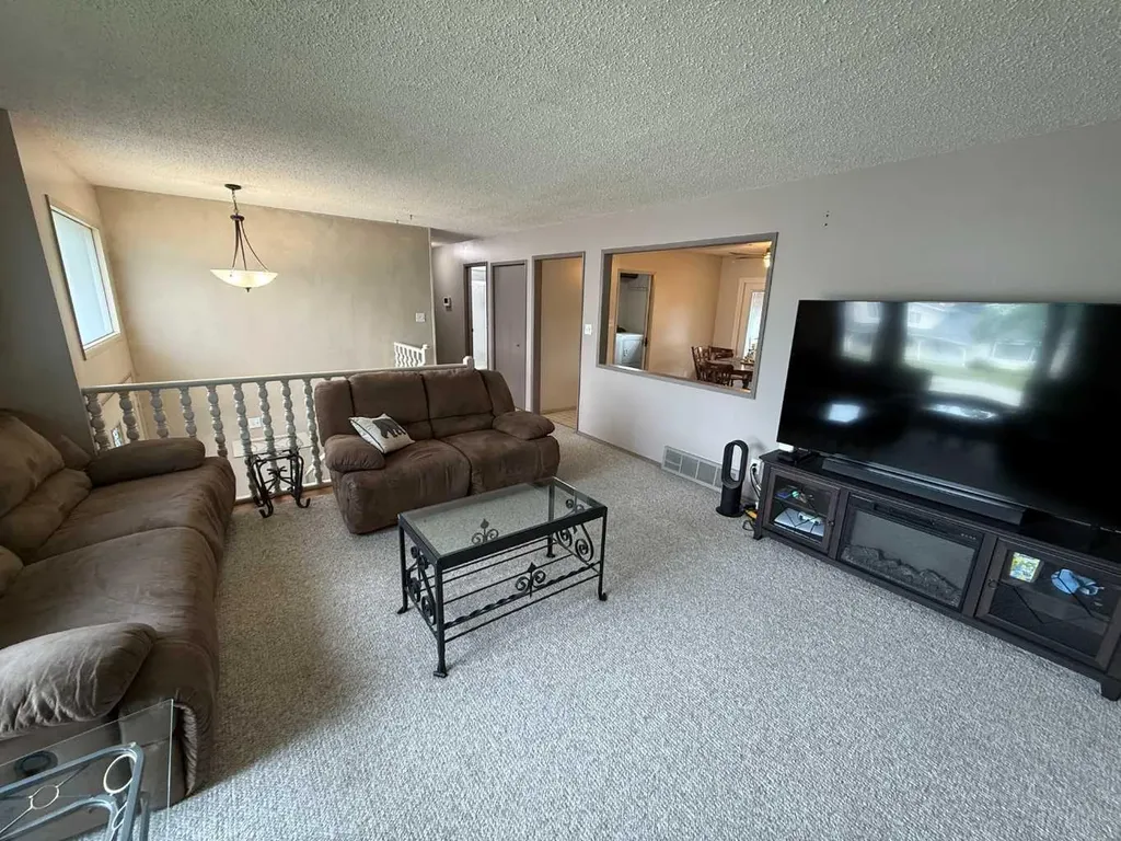481 Mountain Street Hinton AB T7V 1J9