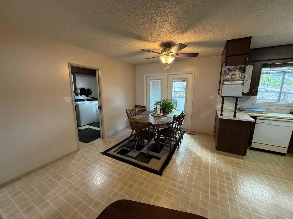 481 Mountain Street Hinton AB T7V 1J9