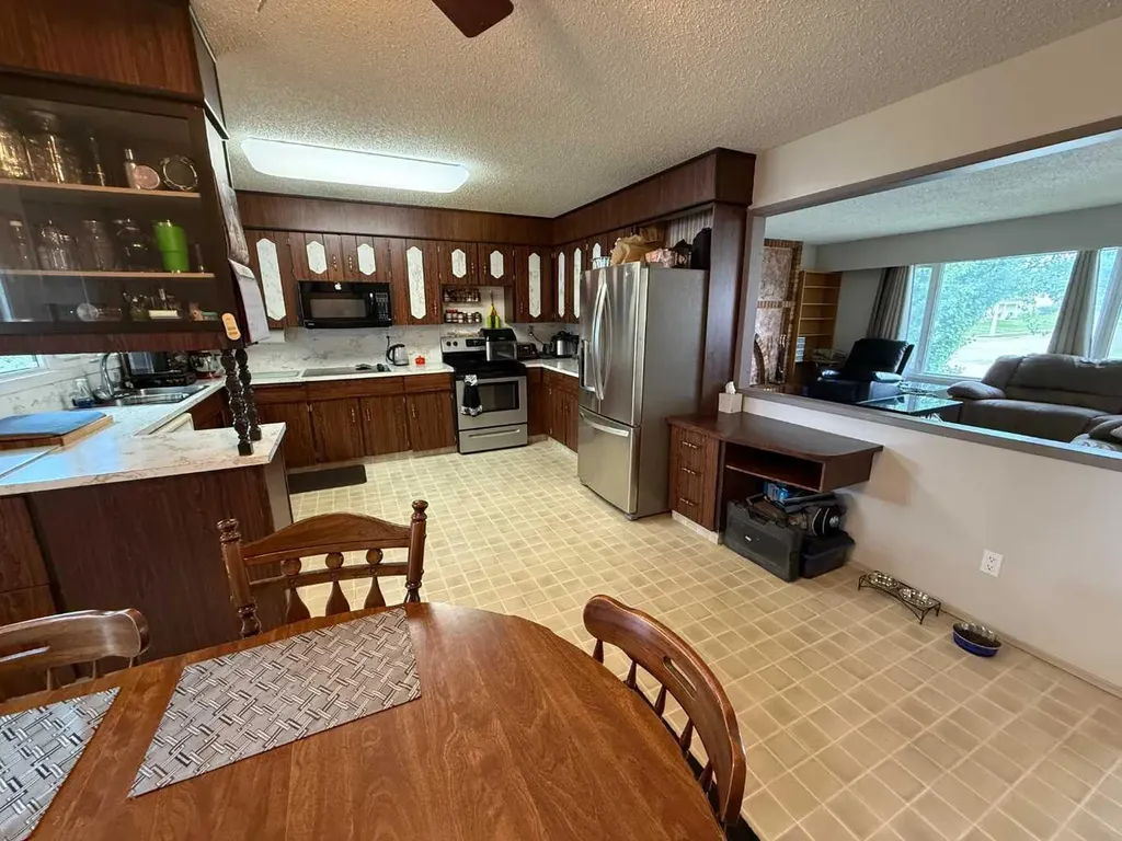 481 Mountain Street Hinton AB T7V 1J9