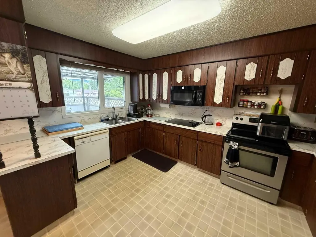 481 Mountain Street Hinton AB T7V 1J9