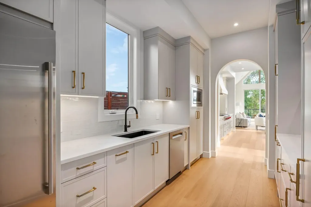 2920 Toronto Crescent NW Calgary AB T2N 3W2