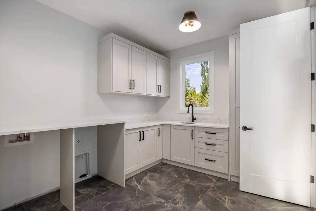 2920 Toronto Crescent NW Calgary AB T2N 3W2