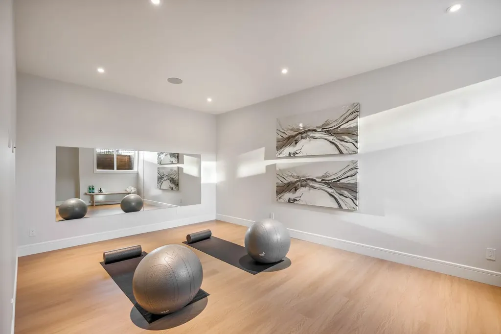 2920 Toronto Crescent NW Calgary AB T2N 3W2