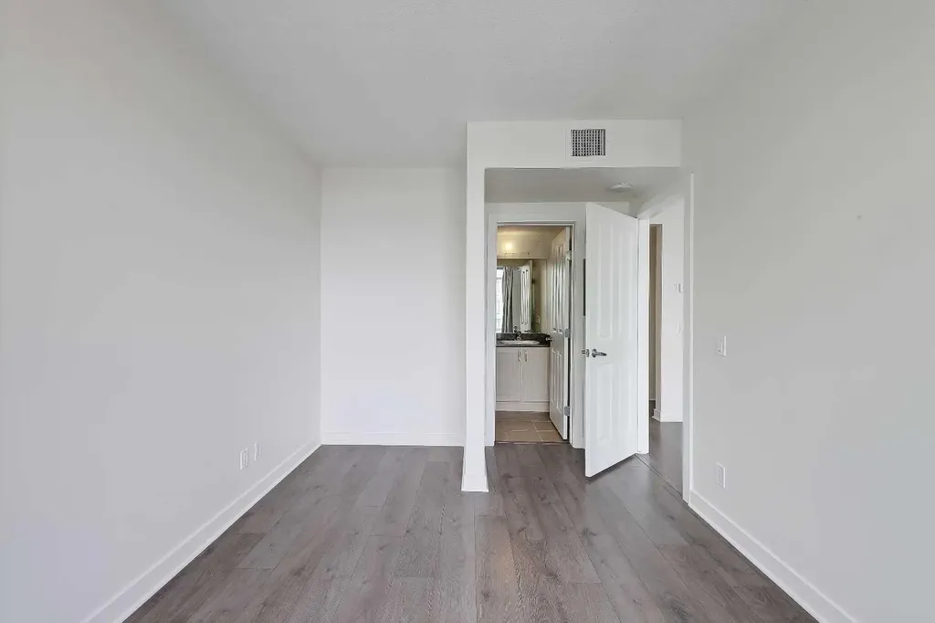 10 Brentwood Common NW Calgary AB T2L 2L6