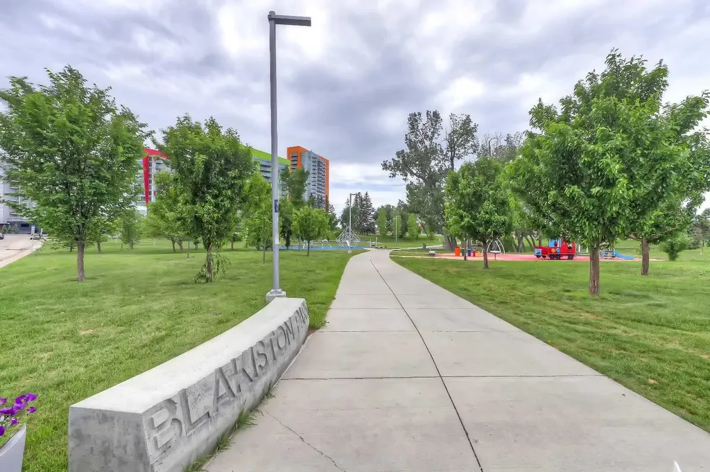 10 Brentwood Common NW Calgary AB T2L 2L6