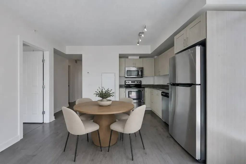 10 Brentwood Common NW Calgary AB T2L 2L6