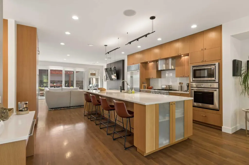 3923 15a Street SW Calgary AB T2T 4C8