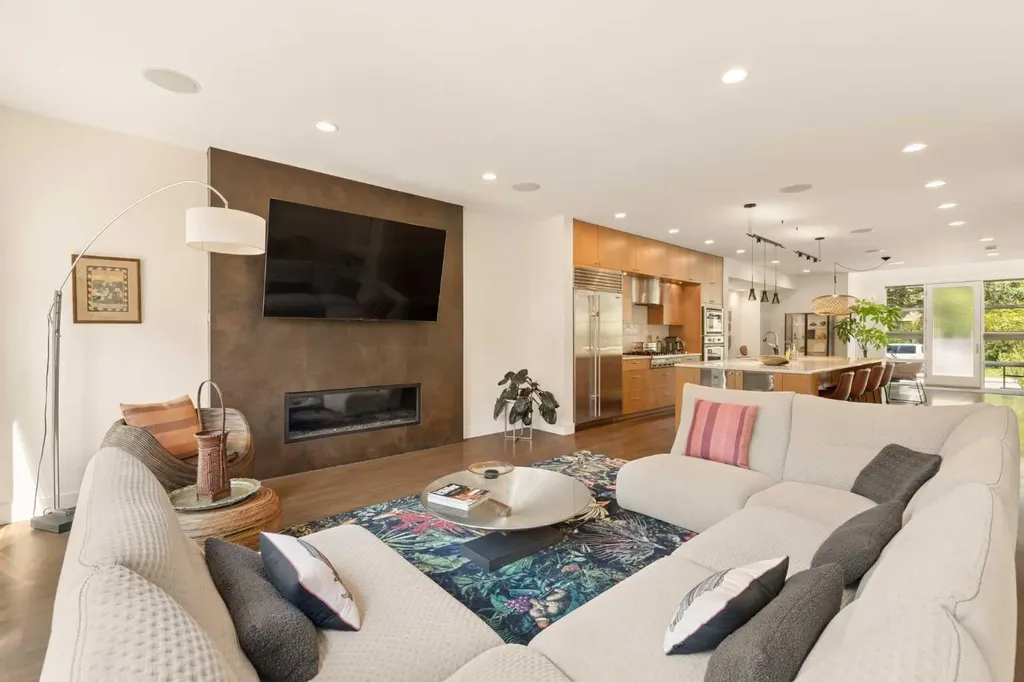 3923 15a Street SW Calgary AB T2T 4C8