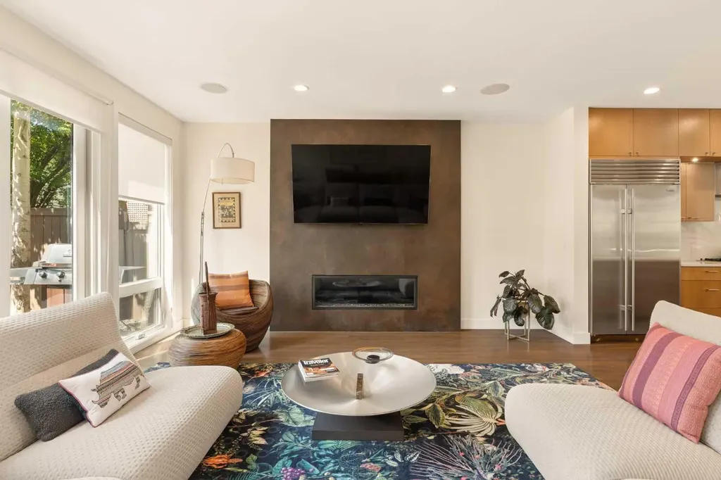3923 15a Street SW Calgary AB T2T 4C8