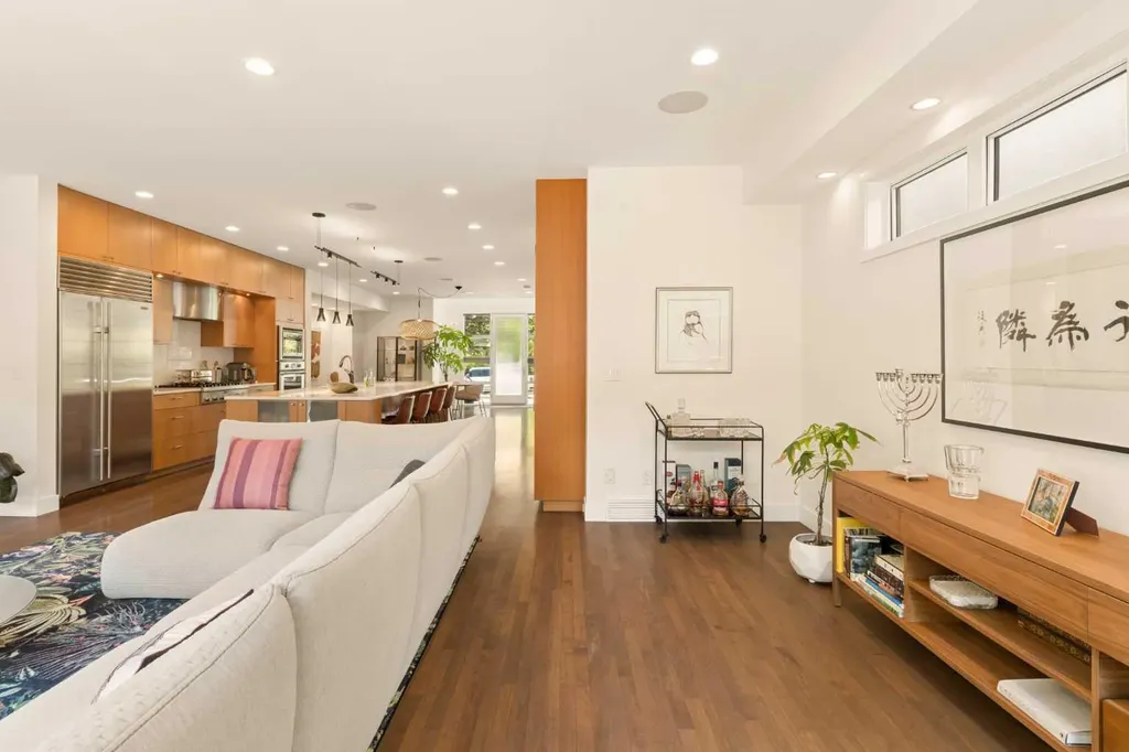 3923 15a Street SW Calgary AB T2T 4C8