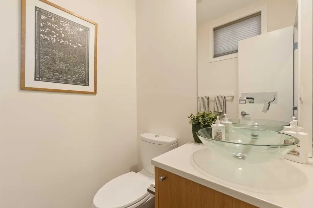3923 15a Street SW Calgary AB T2T 4C8