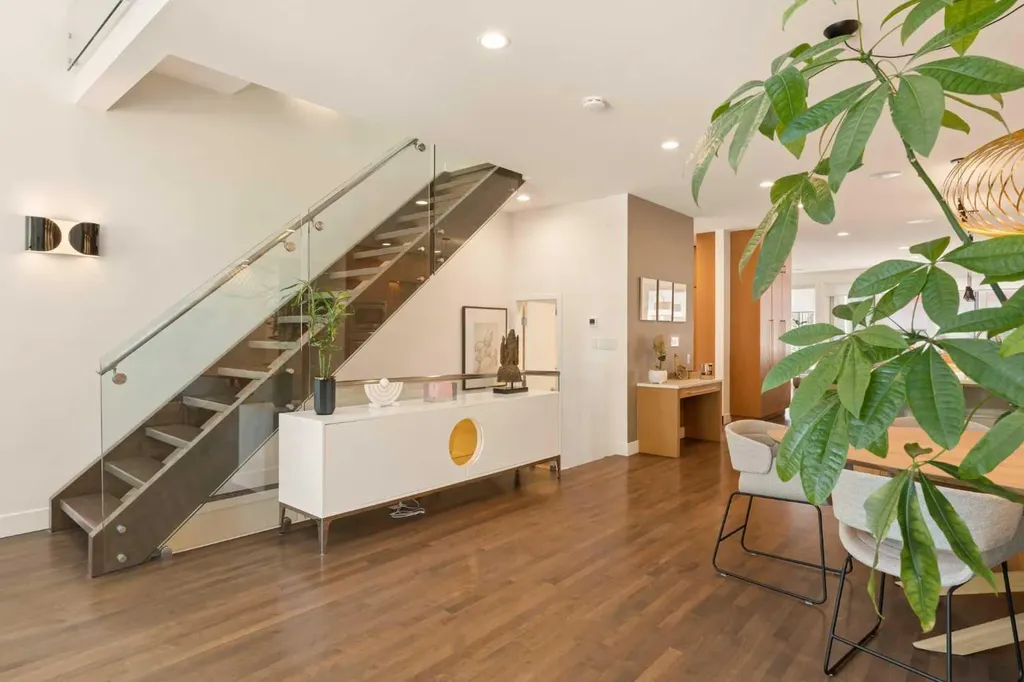 3923 15a Street SW Calgary AB T2T 4C8