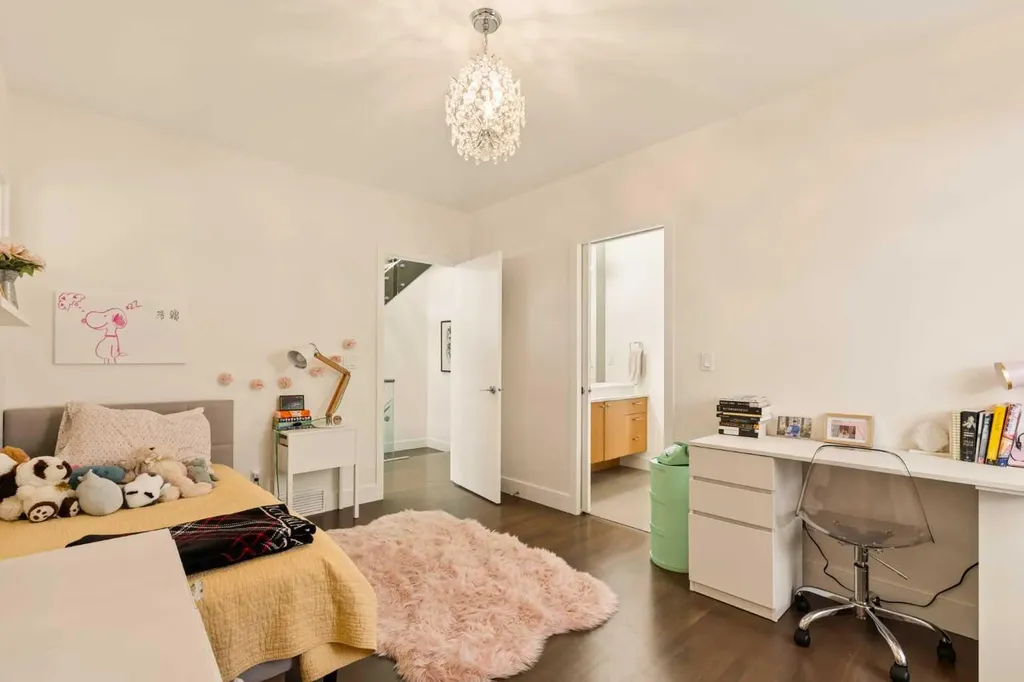 3923 15a Street SW Calgary AB T2T 4C8