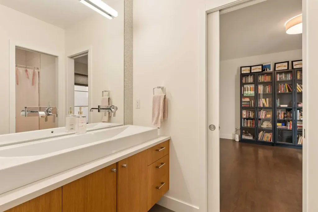 3923 15a Street SW Calgary AB T2T 4C8